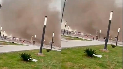 El fenómeno natural provocó que se rompieran las ventanas y se levantaran las láminas de los hangares (Foto: captura TW/ @AXL__tw)