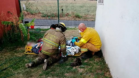 Hombre se lanza de cuarto piso para no morir quemado, en Morelia