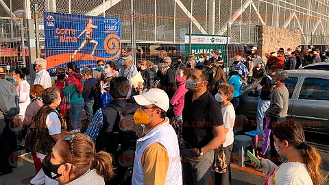Autoridades municipales insistieron que sería por medio de una llamada telefónica donde se indicaría el día que debían acudir (Foto: Marco Santoyo)