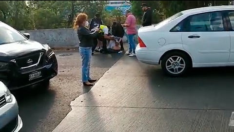 Conductor aparentemente ebrio choca con otro auto en 3 Puentes