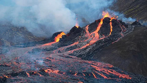 En menos de un mes, Islandia registró unos 40 mil terremotos (Foto: @IGeociencias)