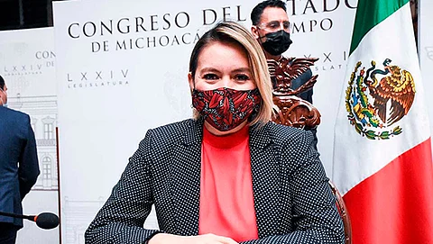 Esta actividad consiste en que los participantes usen un calcetín de distinto color en cada pie y que realicen cualquier actividad durante 40 minutos (Foto Cortesía)