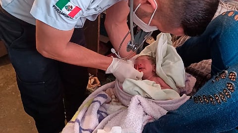 La mamá y el bebé se encuentran en buen estado de salud (Foto FB: Protección Civil y Bomberos de Morelia)