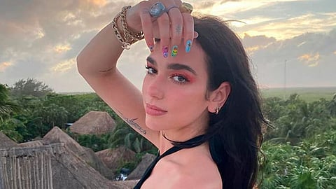 Dua Lipa está en la CDMX y fans enloquecen buscándola