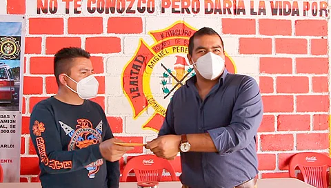 Los exhortó a no desistir con la misión de salvar vidas y proteger a los zitacuarenses (Foto Cortesía)
