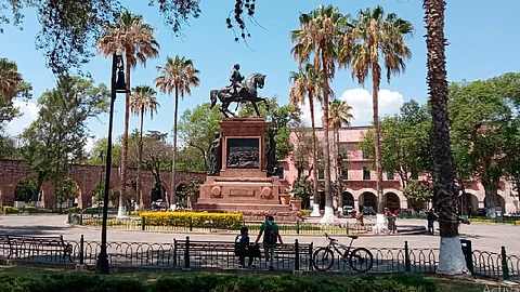Una de las solicitudes se habría empalmado para el uso de la Plaza Jardín Morelos, por lo que se autorizó la que llegó con antelación (Foto: Google Maps)