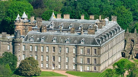 El palacio de Holyrood es una de las mayores atracciones turísticas de Escocia (Foto: viajaredmburgo.com)