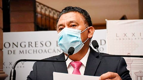 Hay mucha información de como cuidarnos mientras a todos nos vacunan, resaltó Fermín Bernabé (Foto: cortesía)