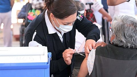 A los que recibieron la primera dosis de Pfizer, AstraZeneca o Sinovac, deben estar atentos a la llegada de la segunda dosis para completar su esquema (Foto Cortesía)