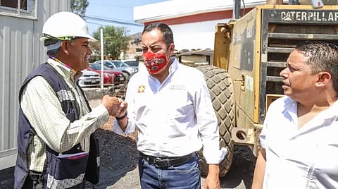 El candidato a la gubernatura por el PRI-PAN-PRD comprometió que las obras públicas serán para empresas locales (Foto: Cortesía)