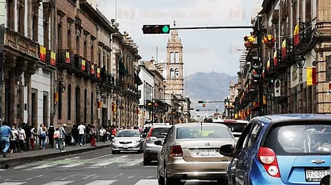 Algunos semáforos en Morelia operaron con normalidad después de que estuvieron sin funcionamiento (Foto: Marco Santoyo)