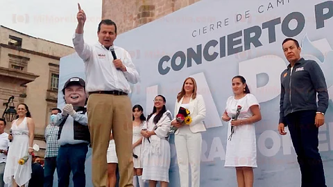 El aspirante al Ayuntamiento de Morelia aseveró que los que acudieron a este concierto por la paz son personas que están convencidas del proyecto que tiene (Foto: Josimar Lara)