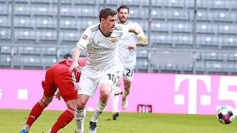 En sus historias de Instagram compartió que Dilara dijo que sí y lo celebró con el resto de sus compañeros (Foto: FB/Max Kruse)