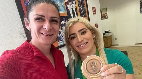 Medallista visita a Ana Guevara (Foto: Conade)