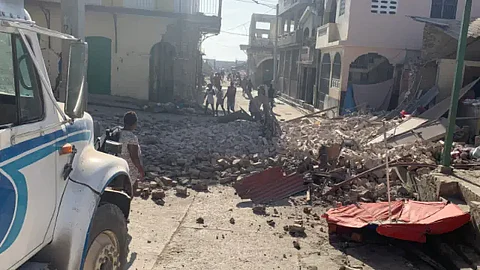 Se emitió una alerta de tsunami en las costas del país (Foto: @Haitienesp)