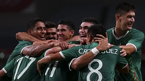 Esta es la segunda medalla en el futbol para la delegación mexicana en la historia (Foto: @CharlyRdz29)