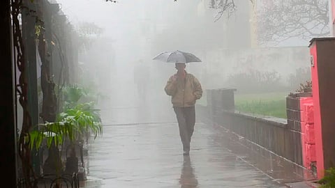 Onda tropical 17 mantendrá lluvias muy fuertes en Michoacán