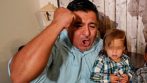 Cortez es originario de Tepexpan en el Estado de México, y junto con su madre cruzó la frontera con EU para reunirse con su padre (Foto TW: @JulioCortez_AP)