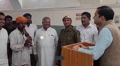 The people of the tribal Kalbelia community kept the demand in front of the collector