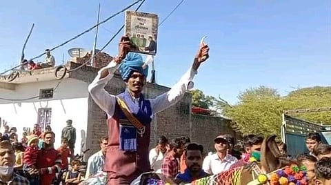 Wedding procession (Bindori) of a Dalit bridegroom riding a horse proceeding under protection of the administration / Photo: Najir Hussain, The Mooknayak