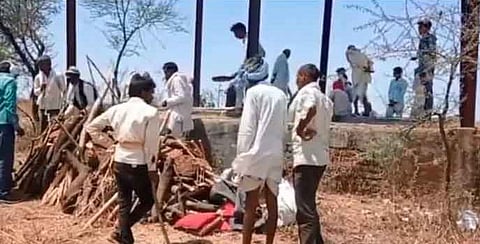 Dalit family barred from performing last rites on a platform in a cremation ground / Photo credit - @SurajKrBauddh