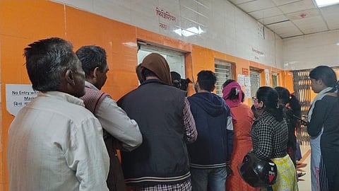 उत्तर प्रदेशः बीआरडी अस्पताल में चिकित्सकों के पद रिक्त, मरीजों को होती है परेशानी : ग्राउंड रिपोर्ट