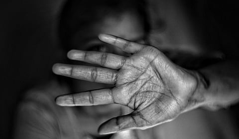 उत्तर प्रदेश: दलित महिला को अपशकुनी बताकर पीटा, फोन तोड़ा, दो महीने बाद कोर्ट के आदेश पर मुकदमा दर्ज