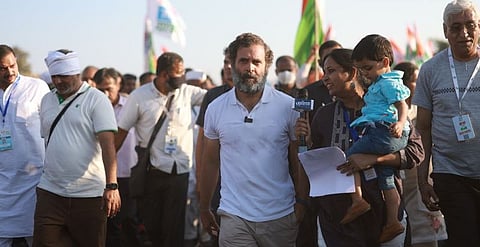 कांग्रेस नेता राहुल गांधी के नेतृत्व में निकाली गई भारत जोड़ो यात्रा के दौरान राहुल गांधी और मीना कोटवाल के साथ खास बातचीत / फोटो- द मूकनायक