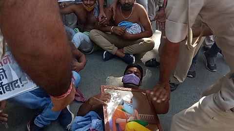 नौकरी नहीं केवल आश्वासन, IGDTUW के सफाई कर्मचारी भूख हड़ताल पर