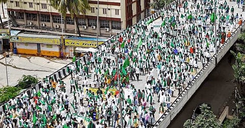 सरकार ने किसान बिल वापस ले लिया है।