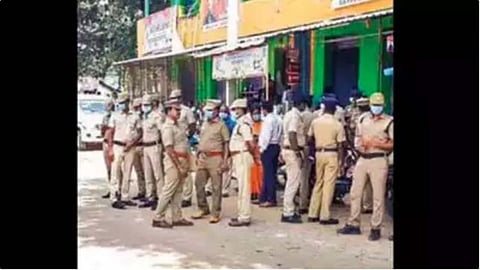 दलित महिला के शव को सामान्य रास्ते से ले जाने पर विरोध