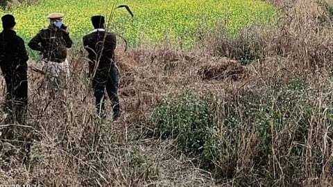 घटनास्थल पर मौजूद पुलिसकर्मी / फोटो: नाजिर हुसैन (द मूकनायक)