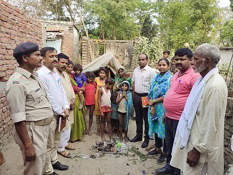 प्रभादेवी के साथ जिला प्रशासन