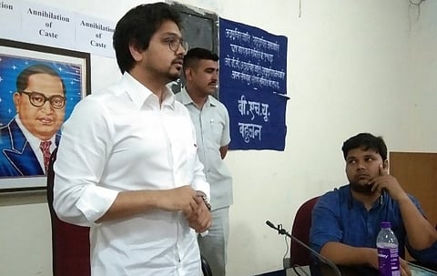 बीएचयू के एनिबिसेन्ट सभागार में आयोजित विचार गोष्ठी को संबोधित करते बसपा के राष्ट्रीय महासचिव मा.आकाश आनंद