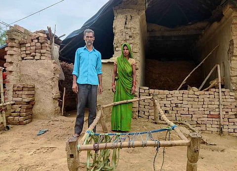 घर के बाहर पड़ी चारपाई के नीचे रखे विस्फोटक से हुई थी शिवम रावत की मौत (फोटो- द मूकनायक)