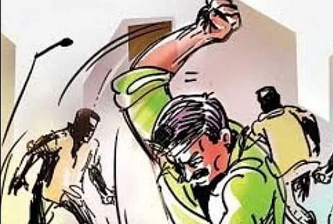 यूपी: युवक को मंदिर में पूजा करने से रोका, विरोध करने पर पिटाई!