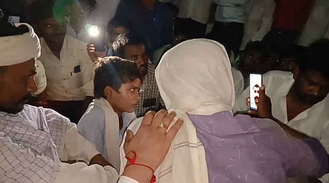 भीम आर्मी चीफ चीफ चंद्र शेखर आजाद ने पीड़ित परिजनों से वीडिओ कॉल पर किया बात