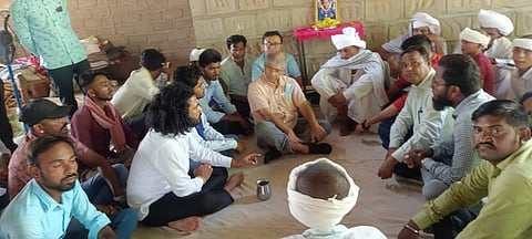 इंद्र के परिवार से मिले प्रकाश अंबेडकर