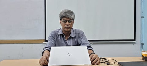 हम जलवायु परिवर्तन की तो बात करते हैं, लेकिन नदियों को विलुप्त होने से नहीं बचा रहे हैं- प्रोफेसर तुहिन घोष