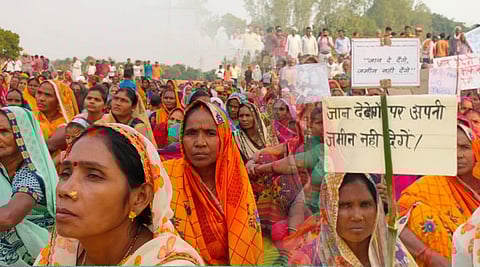 महिलाएं लड़ रही अपने खेत-जमीन की लड़ाईः आजमगढ़ में एयरपोर्ट विस्तारीकरण का विरोध, 24 दिन से धरना जारी