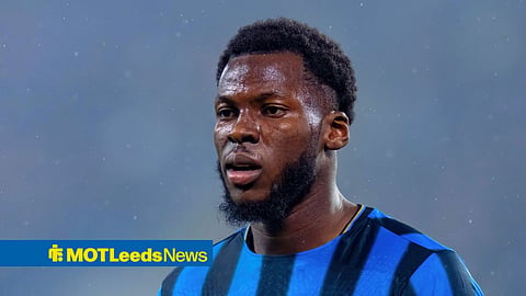 Yunus Musah looking on while playing on loan at Atalanta in the rain