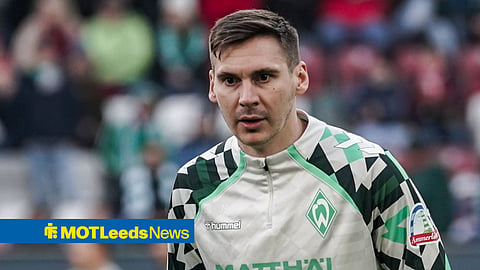 Max Wober in warm ups for Werder Bremen