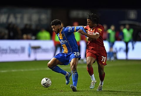 Leeds ready to table late bid to sign left-back on loan from PL club - report