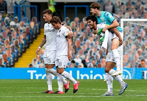 Local journalist shares update after Huddersfield linked with switch for Leeds defender