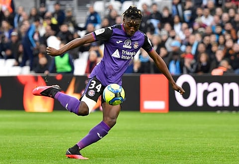 Talks held: Leeds contact club over move for £9m centre-mid with 'pure technique' – report