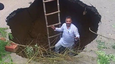 Agra Smart City Road Collapses Within Four Months, Raising Questions Over Construction Quality