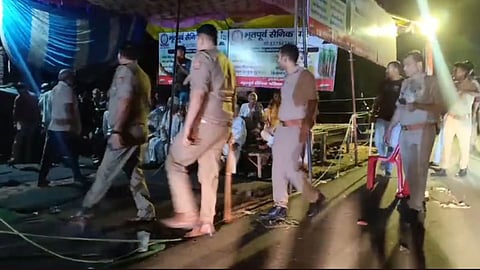 Mathura Chhata Sugar Mill Protest Turns Tense Heated Argument Between Protesters Administration