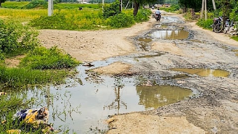 jalgaon jamod road lack pregnant woman death tribal protest