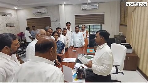 Congress district president raises issue before Rewa Collector