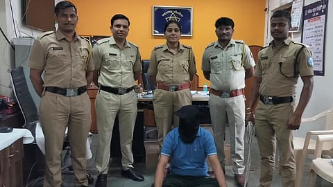 akola fake naib tehsildar cheats woman rs 1 60 lakh arrested